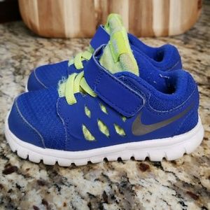 Nike toddler shoes